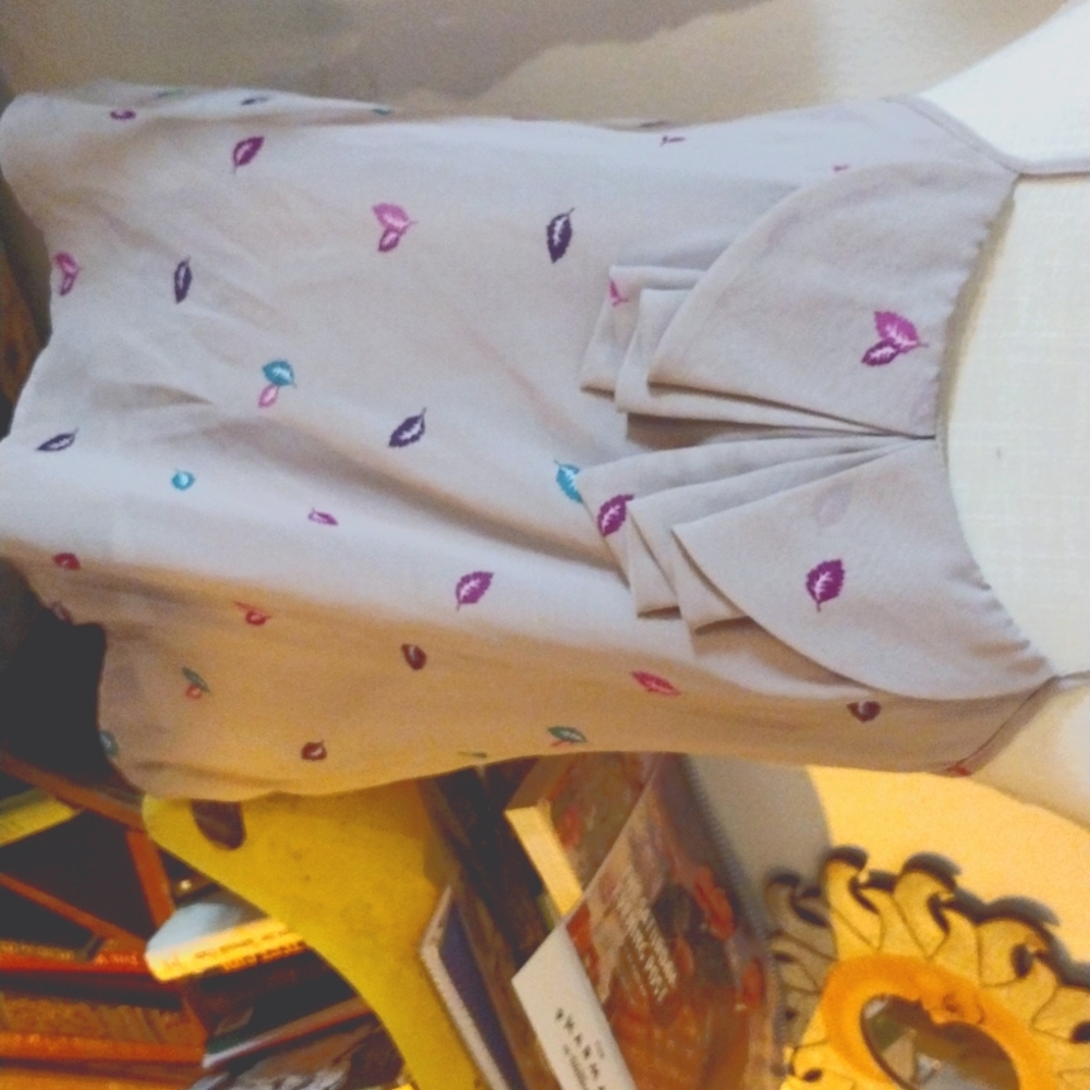 Cute tank top new still has the tag on it has leaves